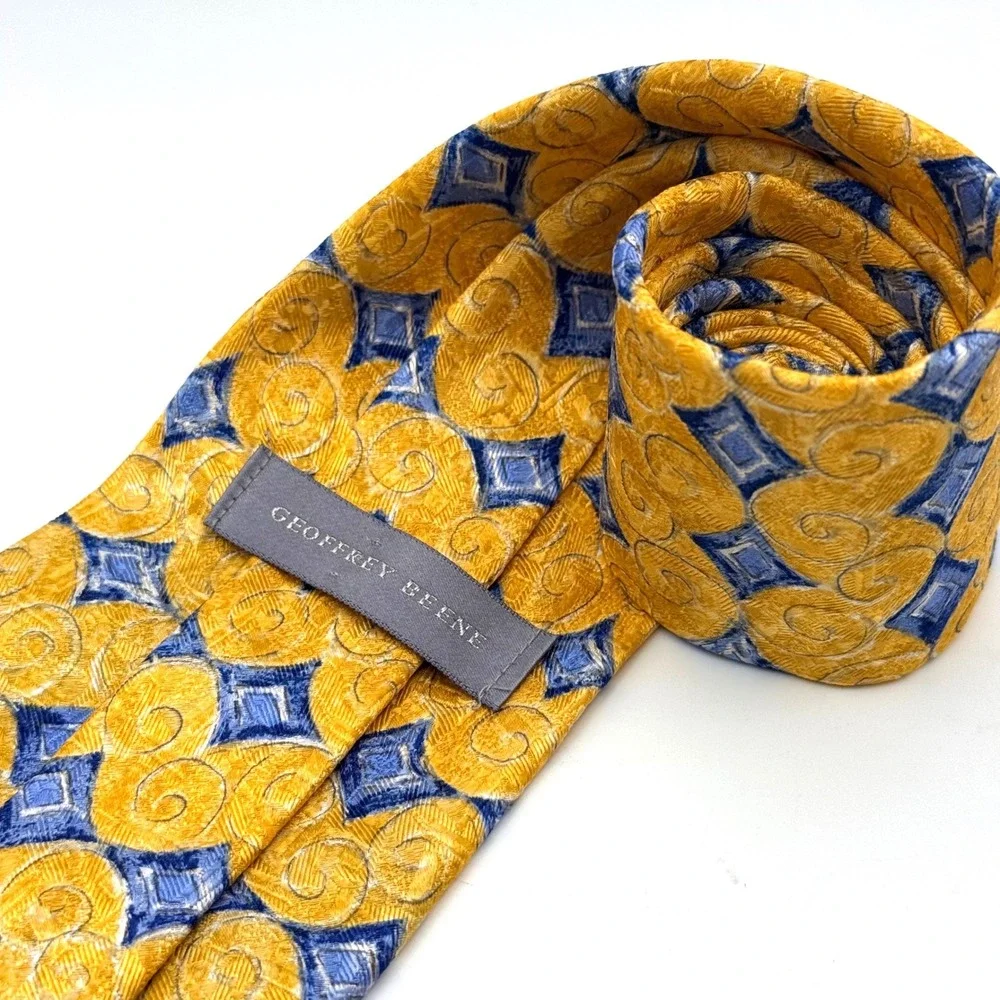 Geoffrey Beene Mens Silk Necktie Yellow Blue Geometric Swirl‎ Made in USA 3.875